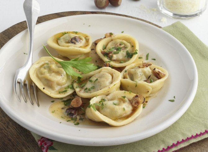 Tortelloni zucca e nocciole ricetta